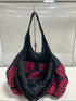 Ballontasche mit Dahlien-Print (schwarz x magenta)